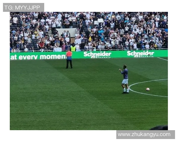 突发！凯恩宣布将离队，球迷不舍告别